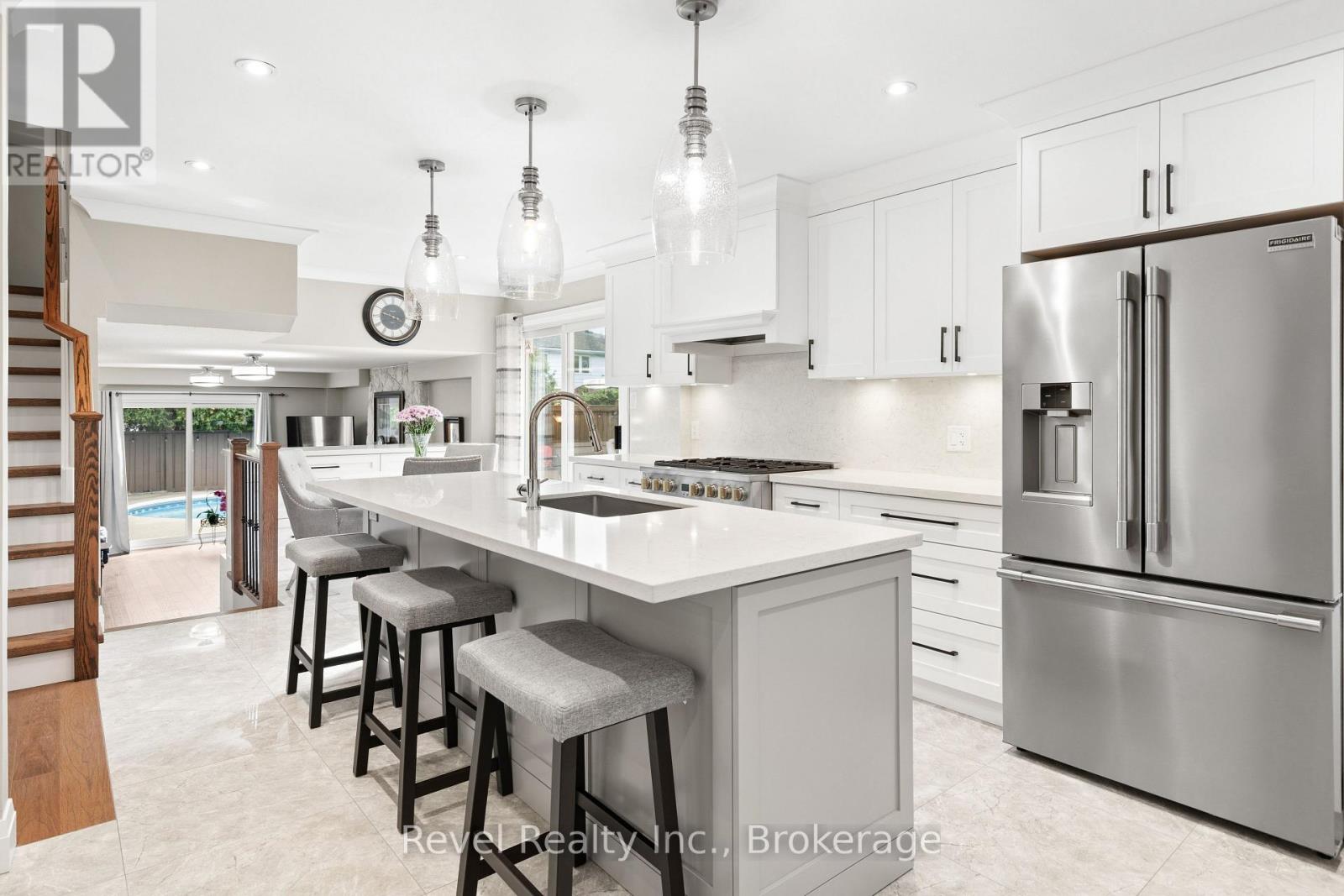 Photo of 35 JOHN DEXTER PLACE