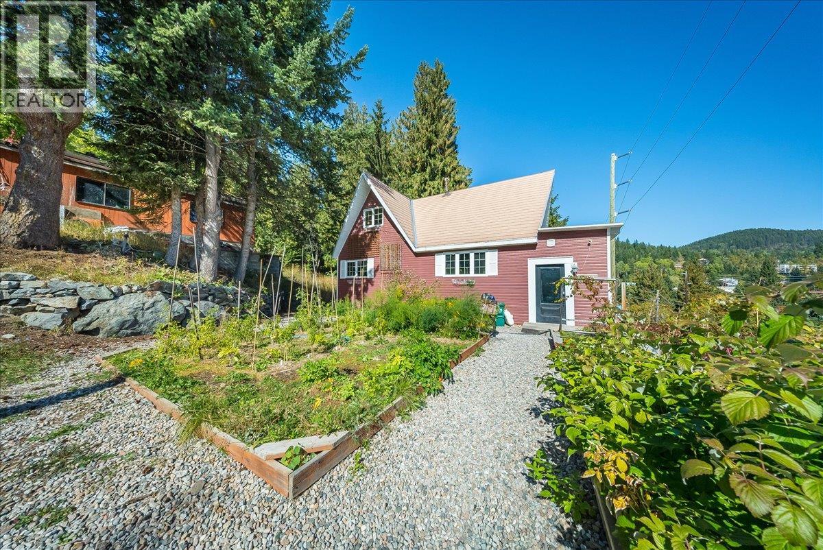 1398 Victoria Avenue - Image 3