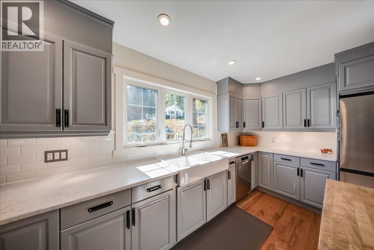 1398 Victoria Avenue - 9