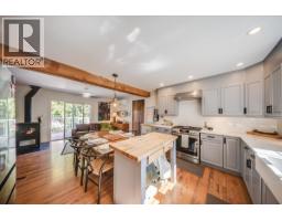 Full bathroom - 1398 Victoria Avenue, Rossland, BC V0G1Y0 Photo 10