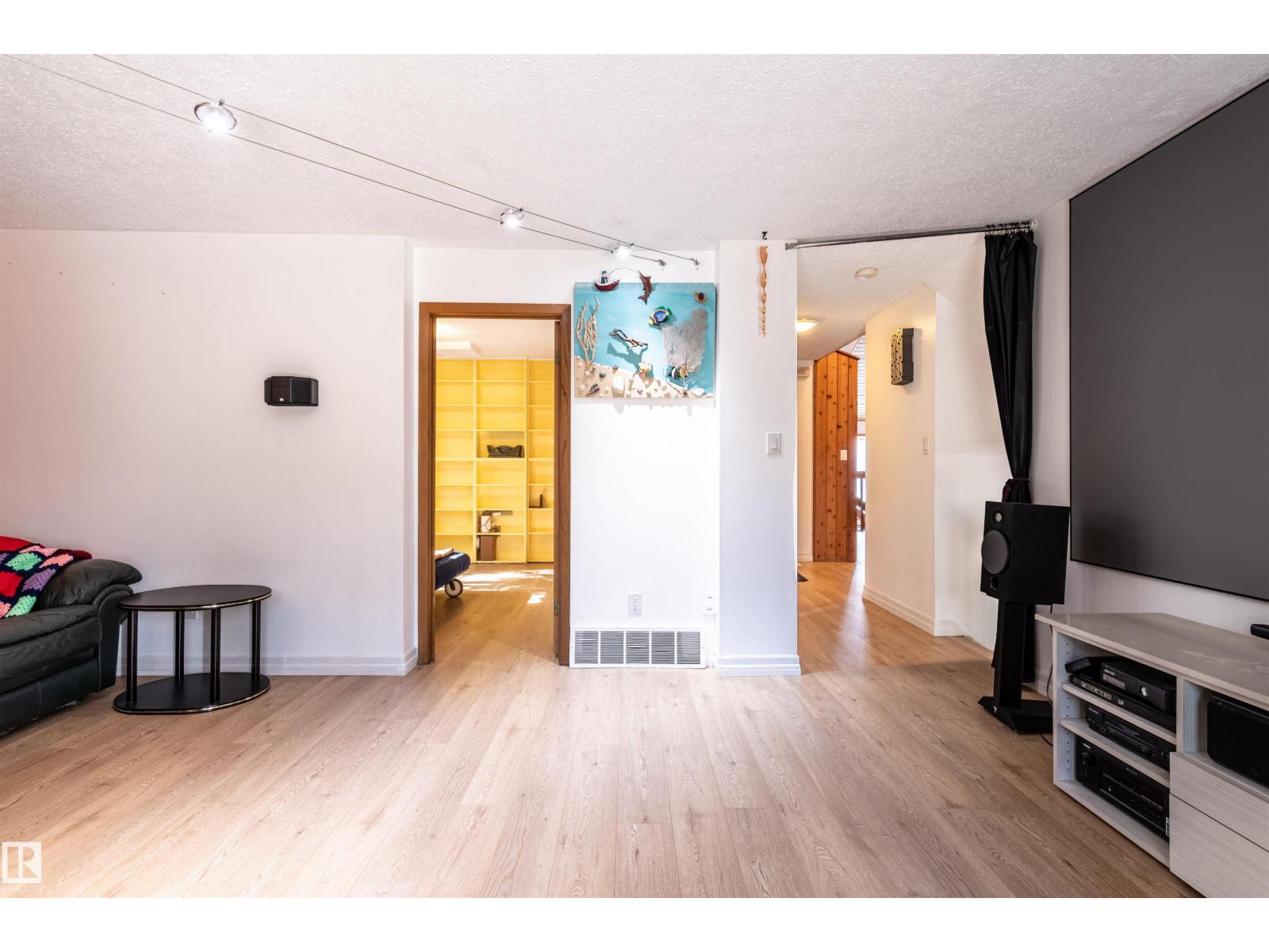 10606 25A AV NW - 12