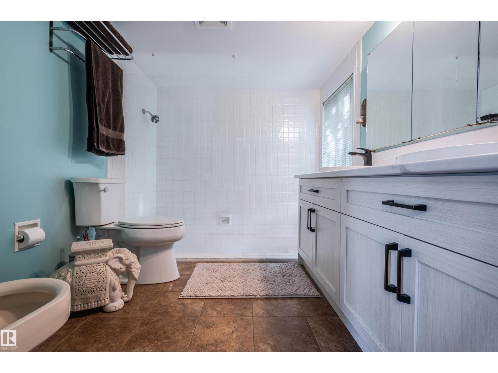 10606 25A AV NW - 50