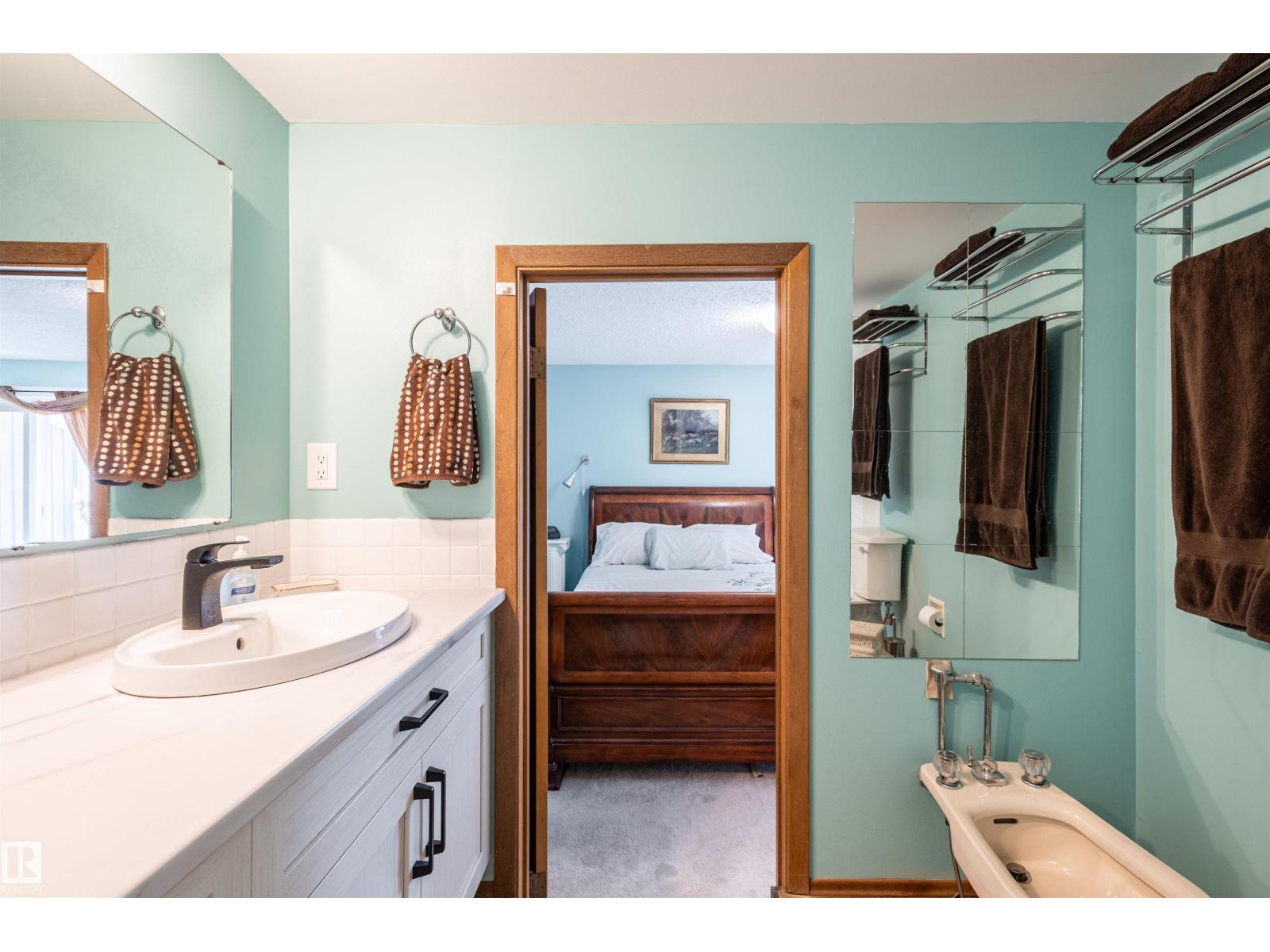 10606 25A AV NW - 52