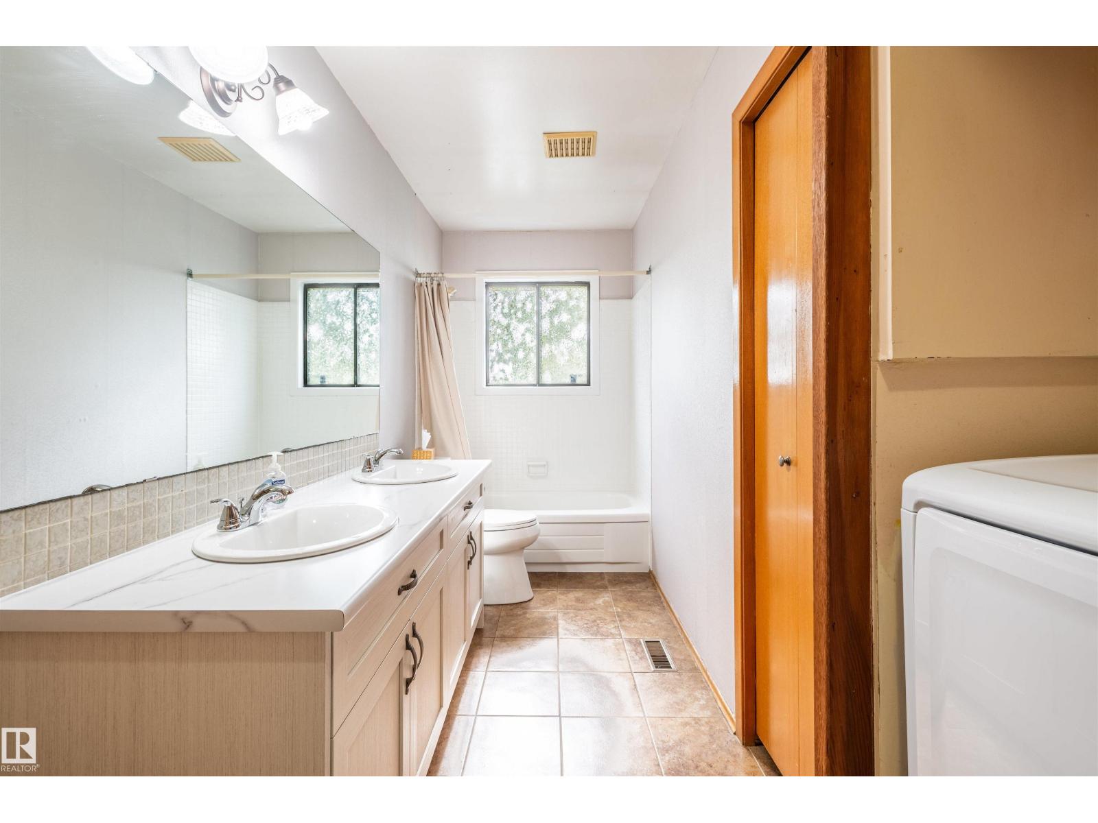 10606 25A AV NW - 33