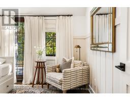 283 South Kingsway, Toronto, ON M6S3V3 Photo 33
