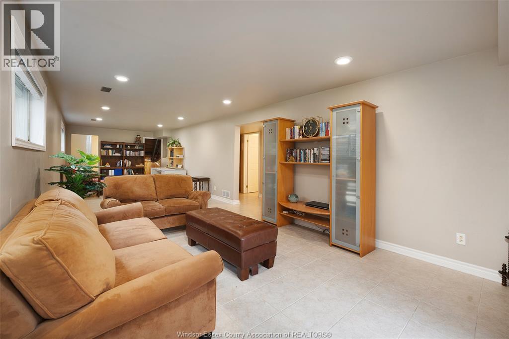 4130 St. Clair Ave. - 20