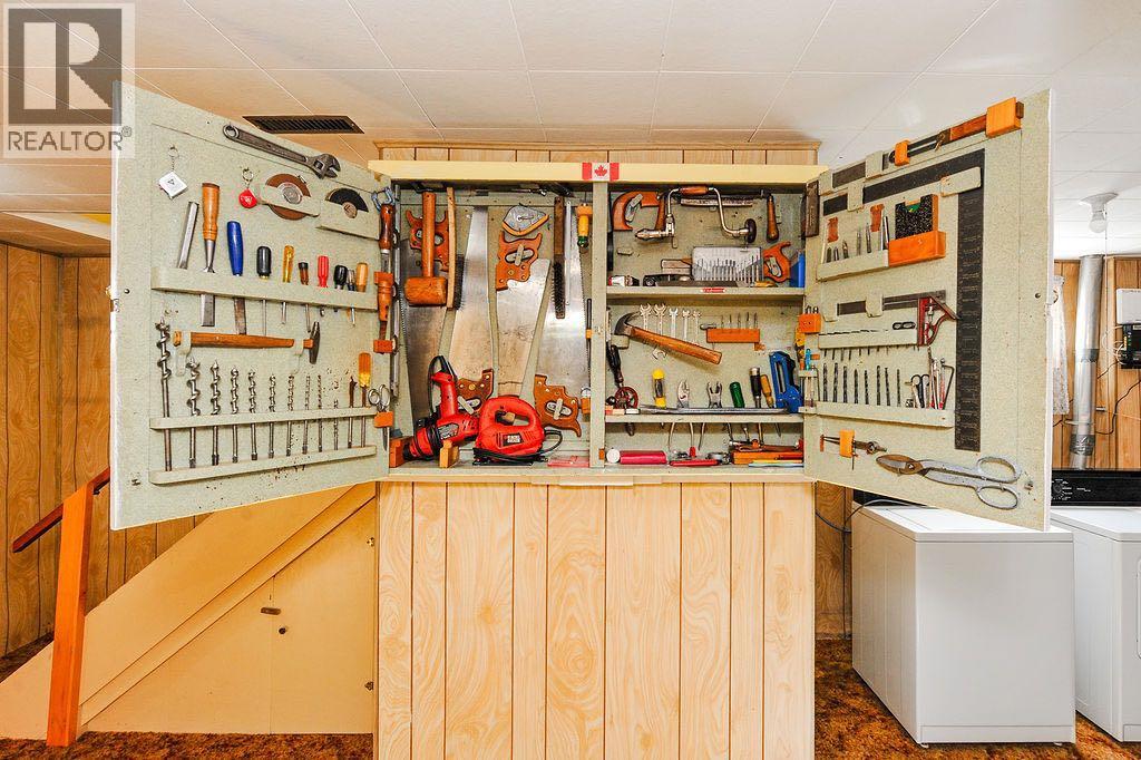 tool cabinet