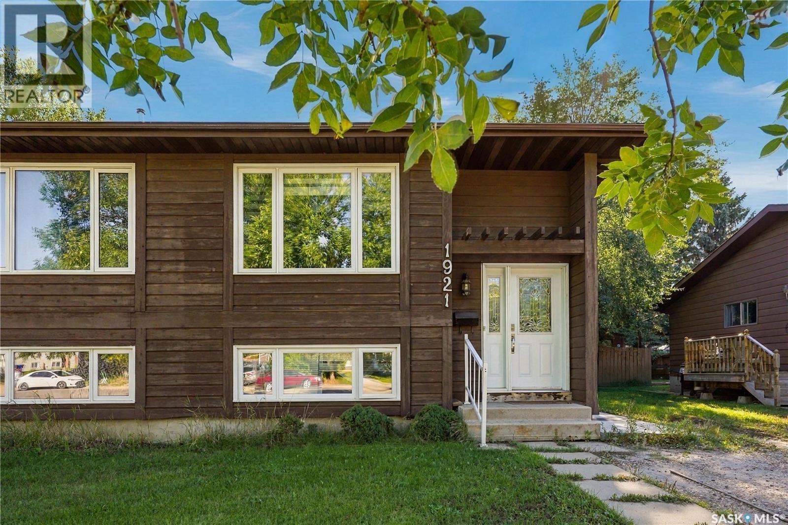 1921 McKercher DRIVE, Saskatoon — photo 2