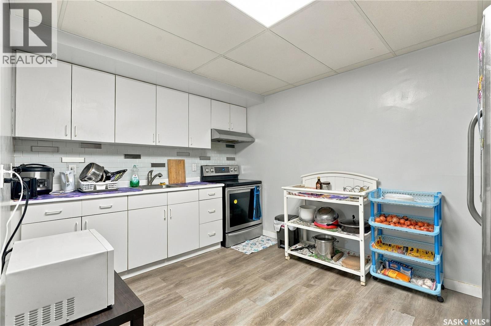 1921 McKercher DRIVE - Image 38