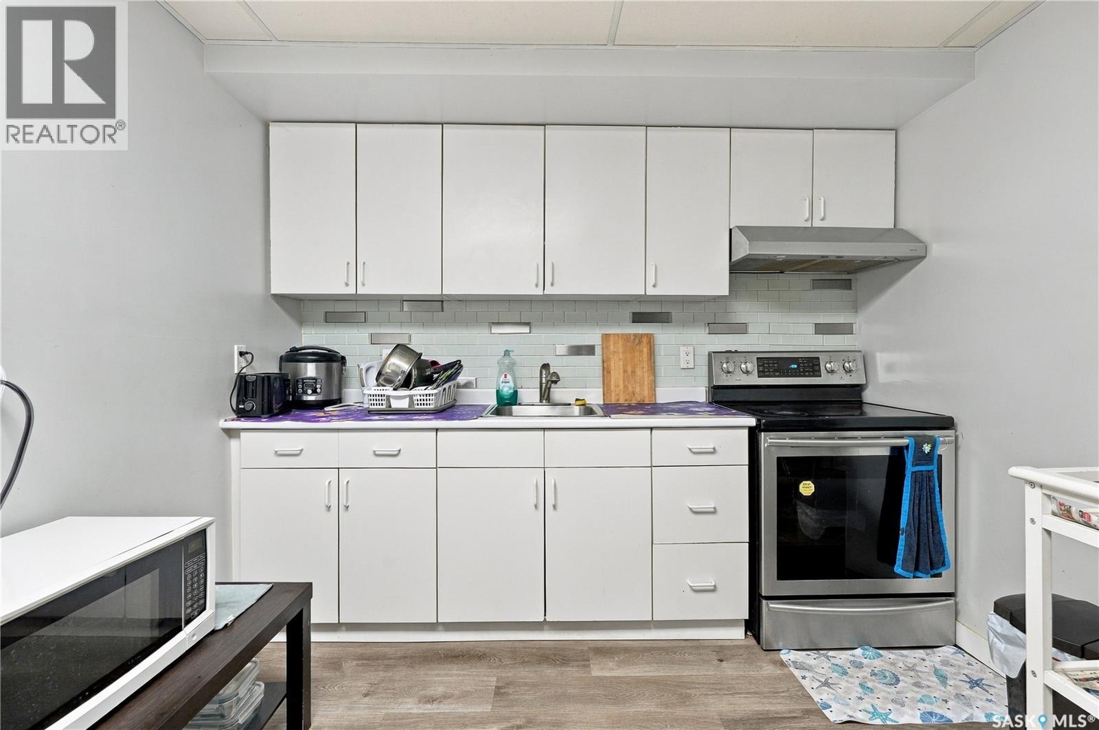 1921 McKercher DRIVE - Image 39
