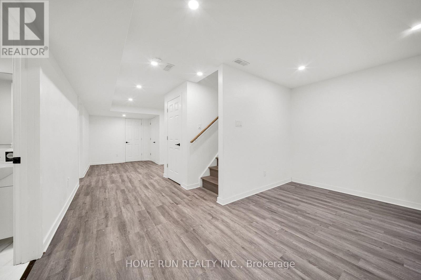 106 PORTRUSH AVENUE photo 35