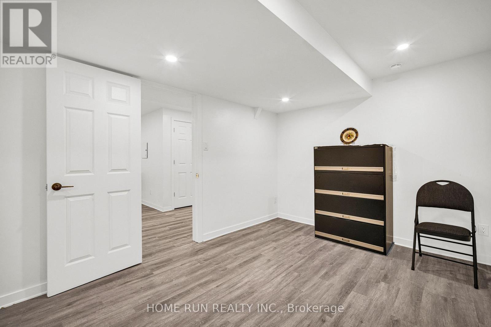 106 PORTRUSH AVENUE photo 37