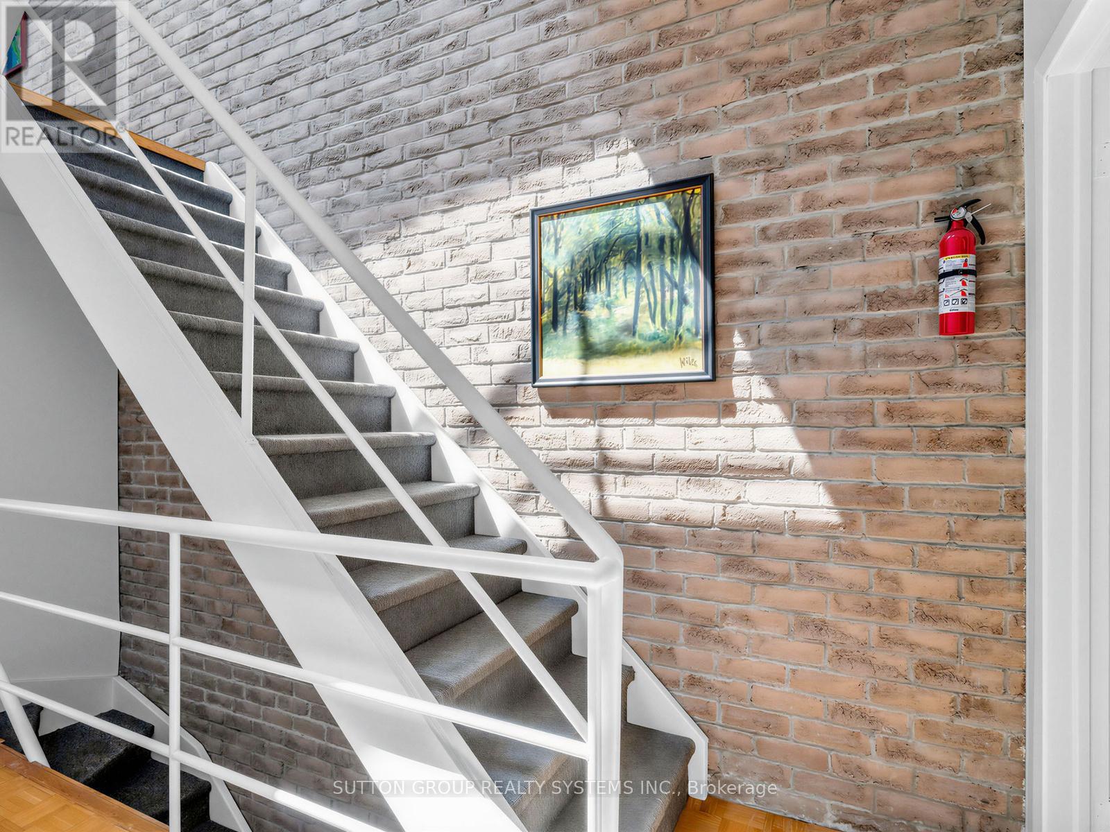 #5 6 BARTLETT AVENUE W - 20