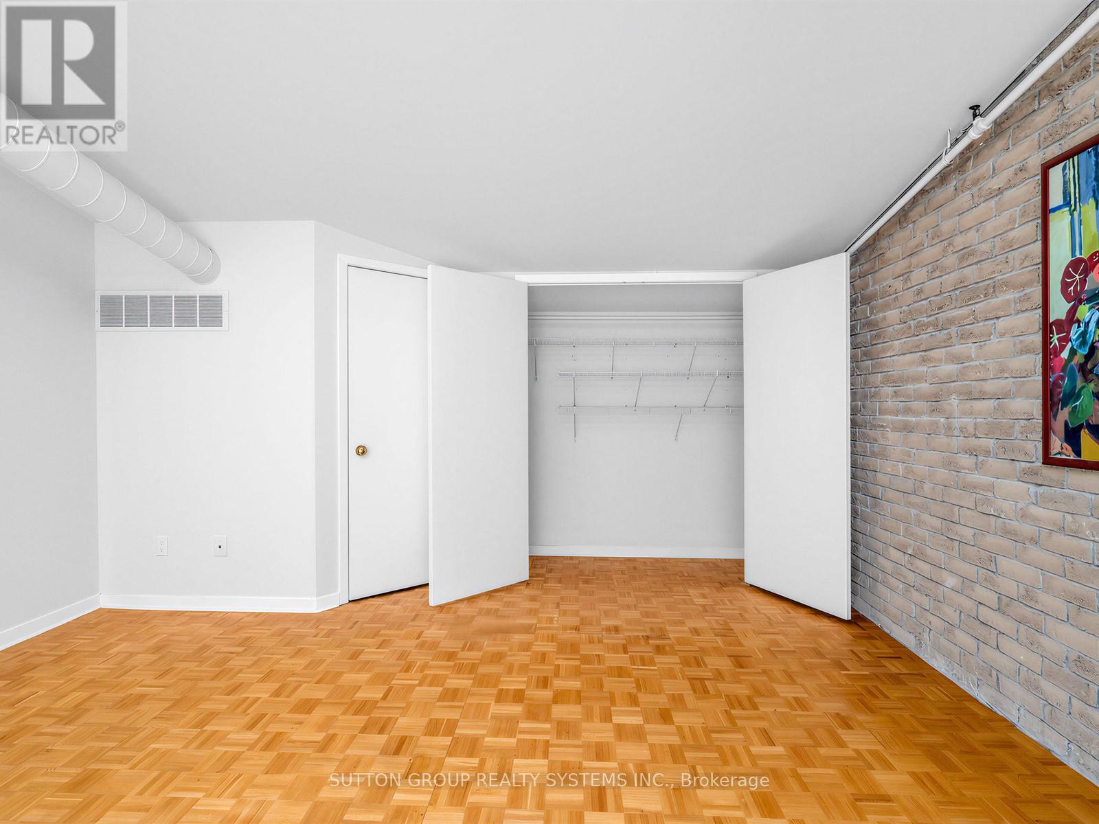 #5 6 BARTLETT AVENUE W - 22