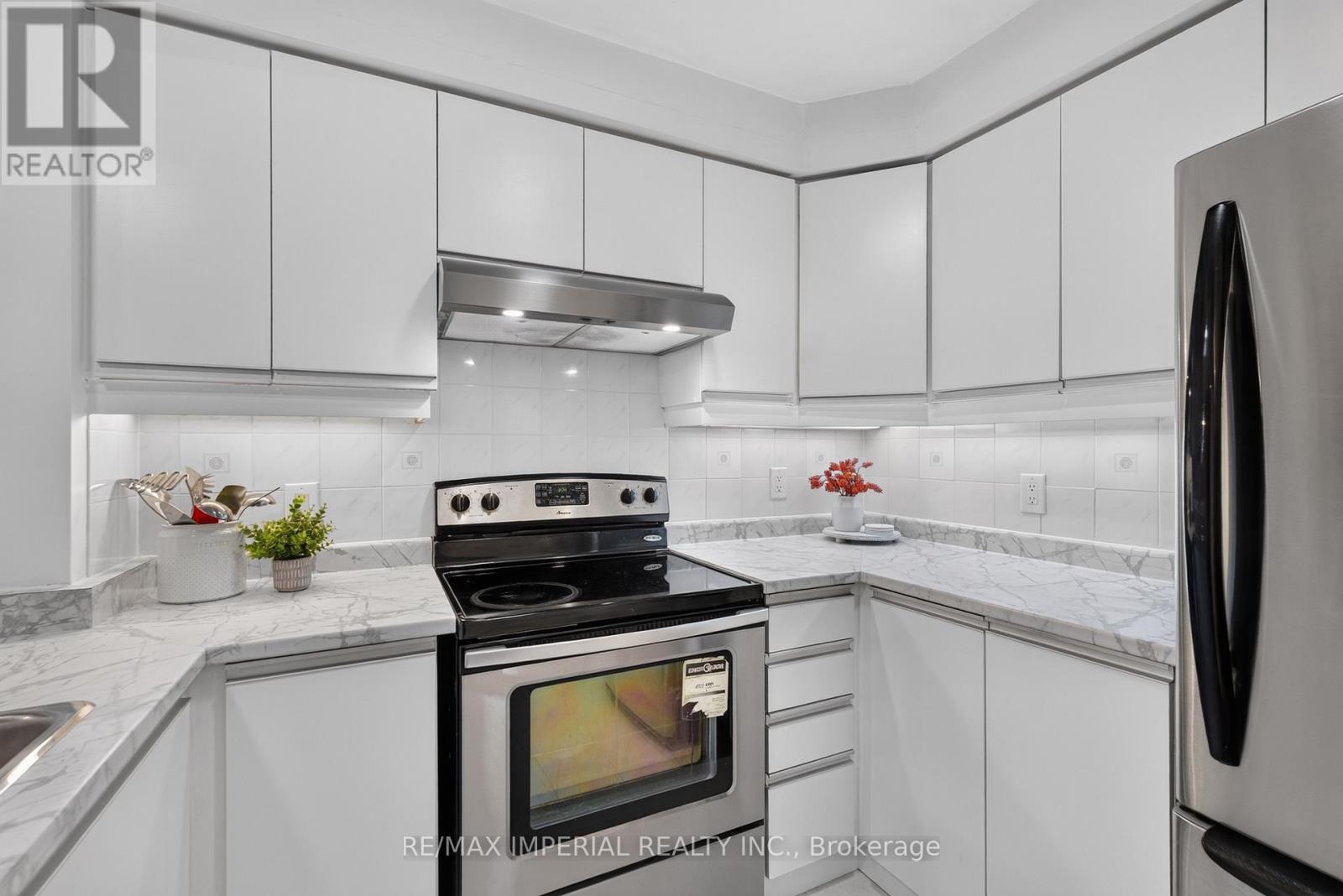 #26A 5205 GLEN ERIN DRIVE E - 6