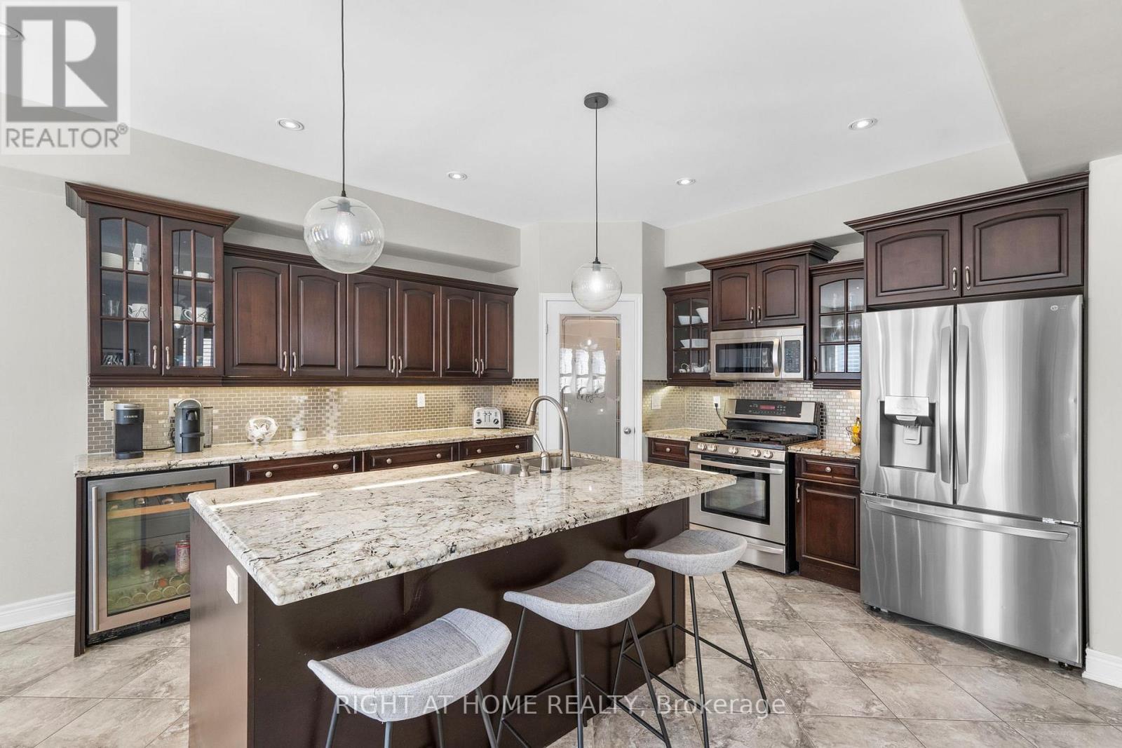12 DONATELLO COURT - 17