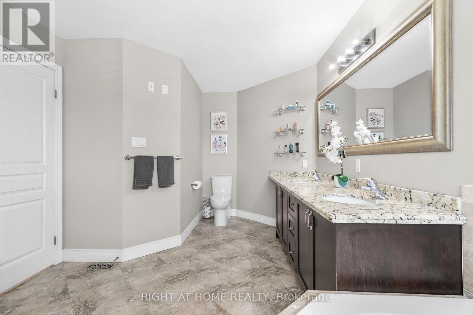 12 DONATELLO COURT - 30