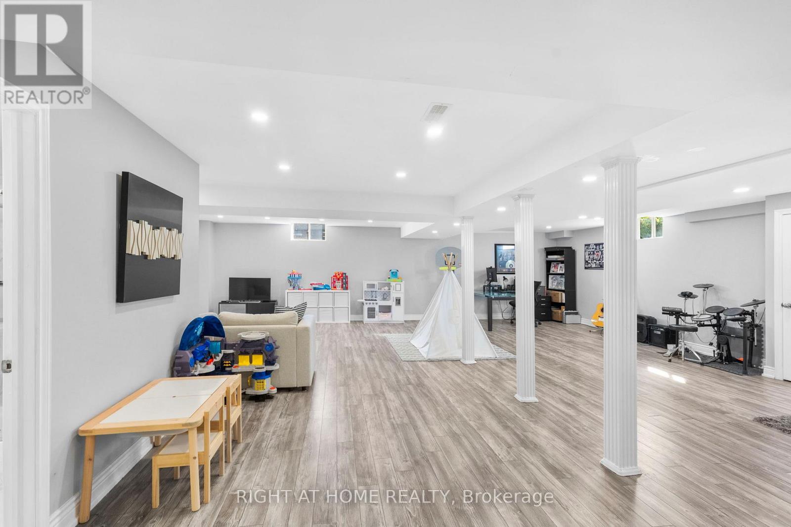 12 DONATELLO COURT - 39