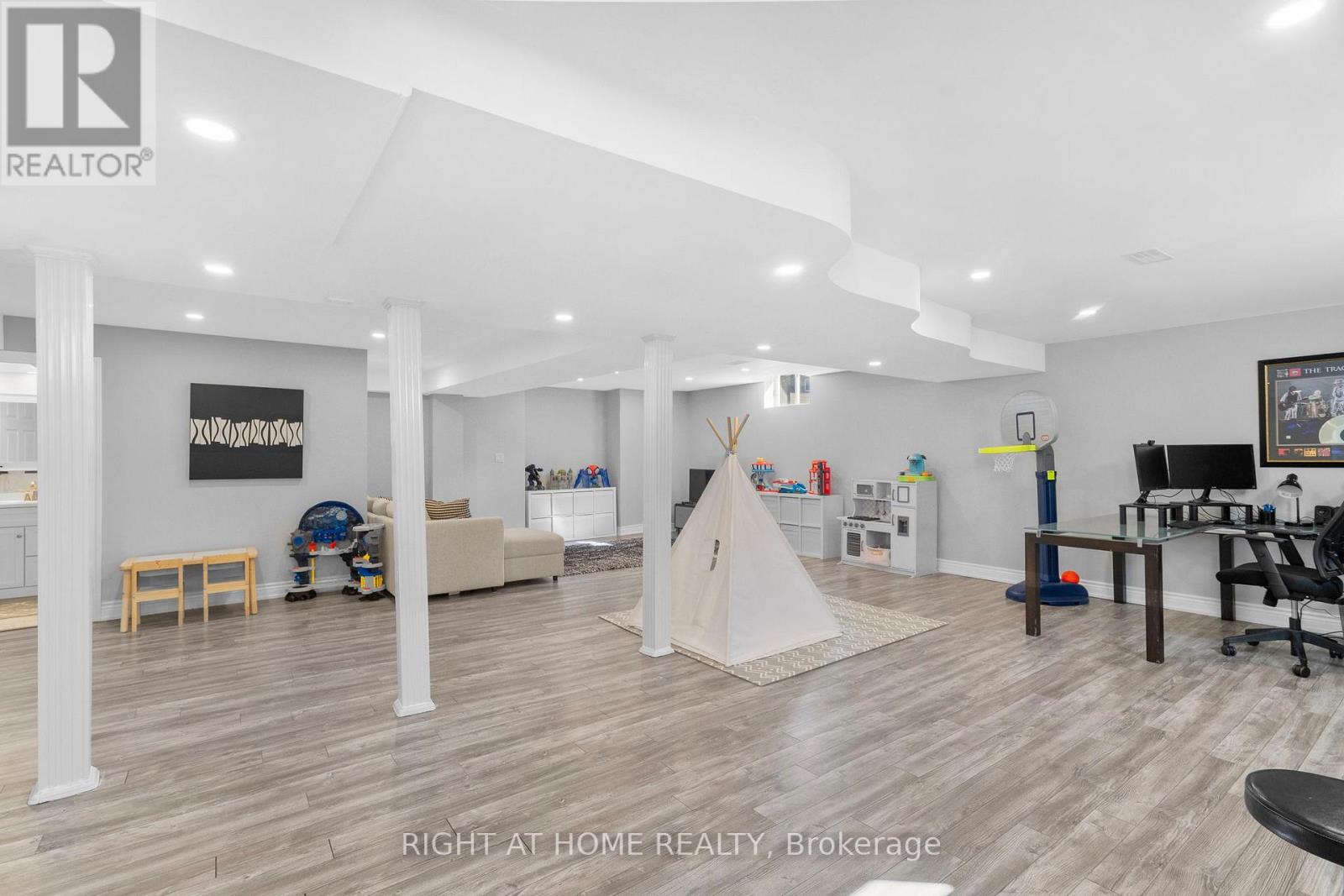 12 DONATELLO COURT - 41