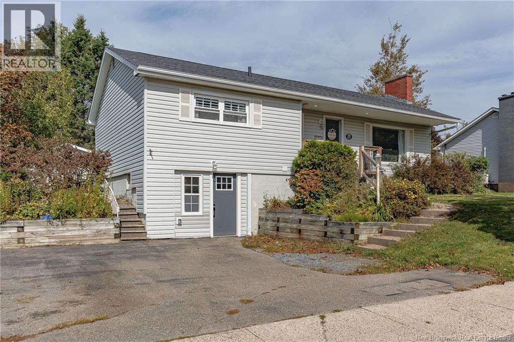 127 Greendale Crescent, Saint John, New Brunswick, E2M4L5, Saint John, New Brunswick — photo 2 of 5