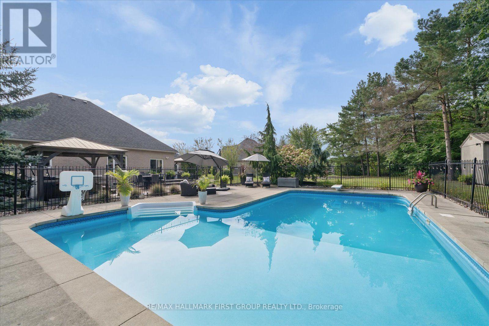 33 DEERFIELD DRIVE - 32