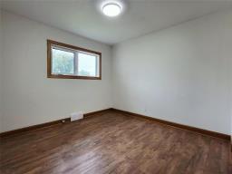 211 Sutherland Avenue, Selkirk, MB R1A0M2 Photo 17