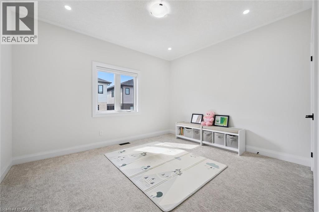 552 NATHALIE Crescent - Image 30