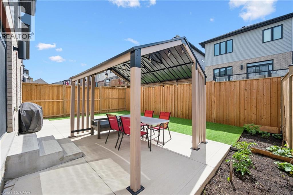 552 NATHALIE Crescent - 34