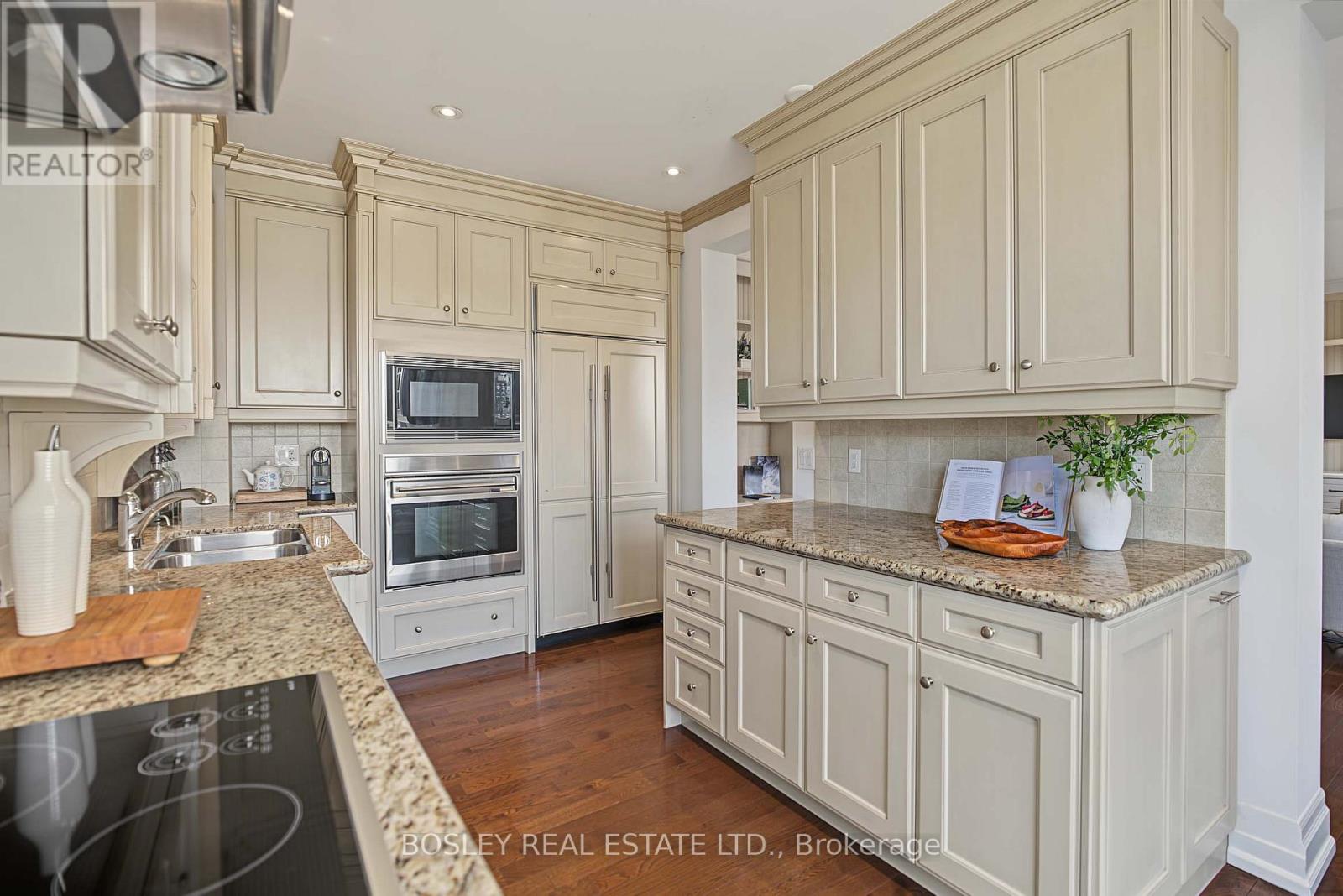 #504 21 BURKEBROOK PLACE - 12