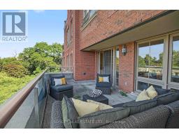 Library - 504 - 21 Burkebrook Place, Toronto, ON M4G0A2 Photo 9