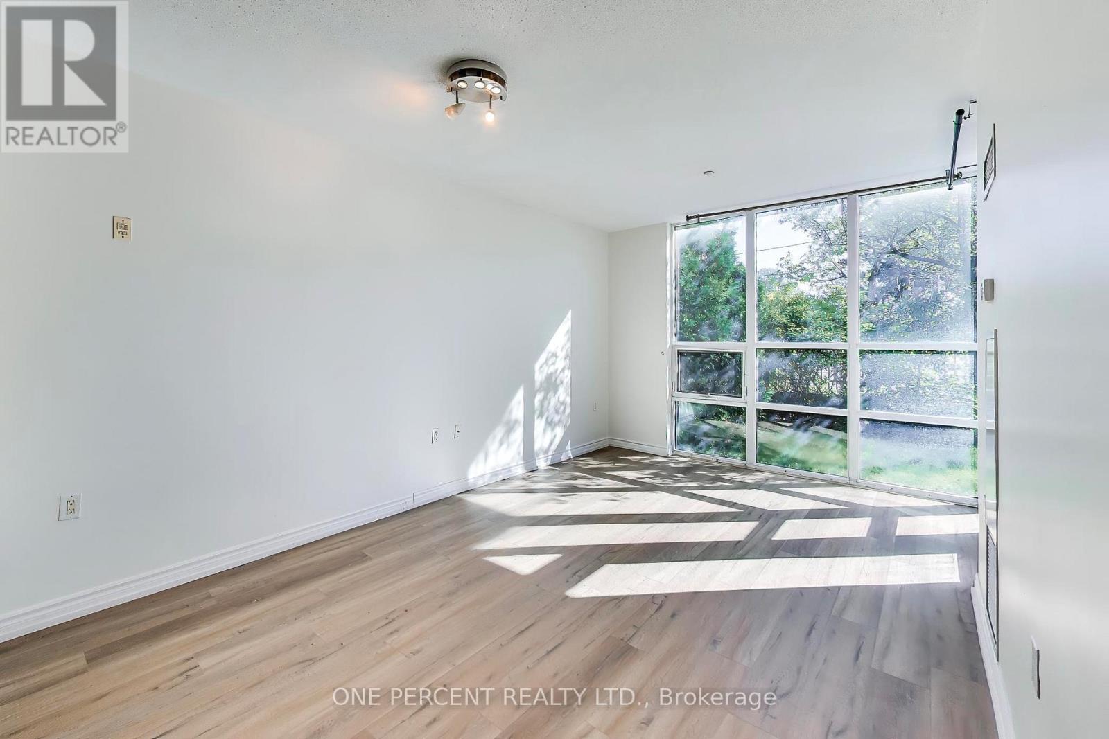 Photo of 3840 Bathurst Street