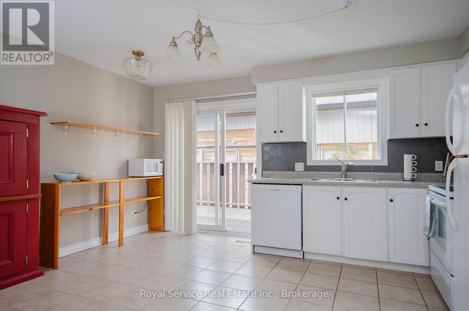 747 GREER CRESCENT - 11