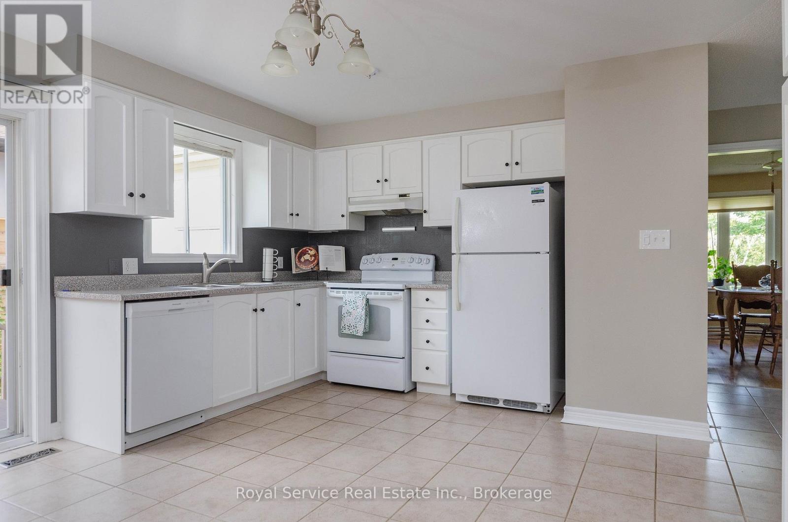 747 GREER CRESCENT - 12