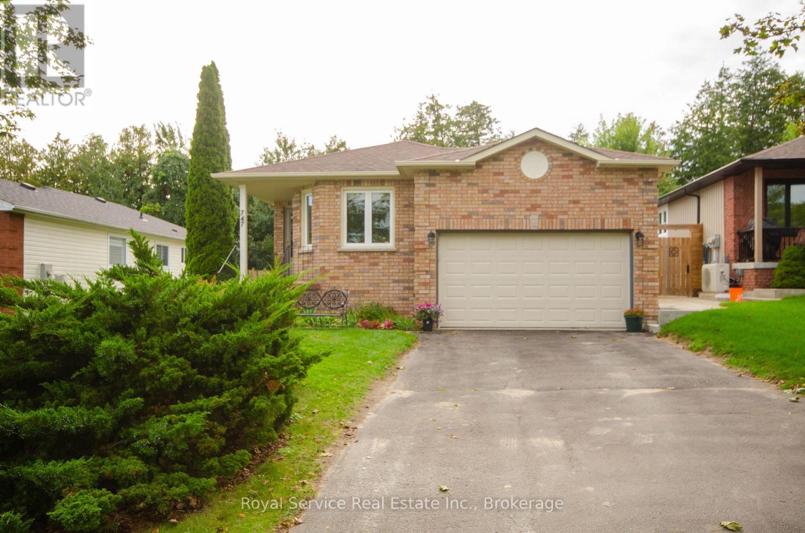 747 GREER CRESCENT - 2