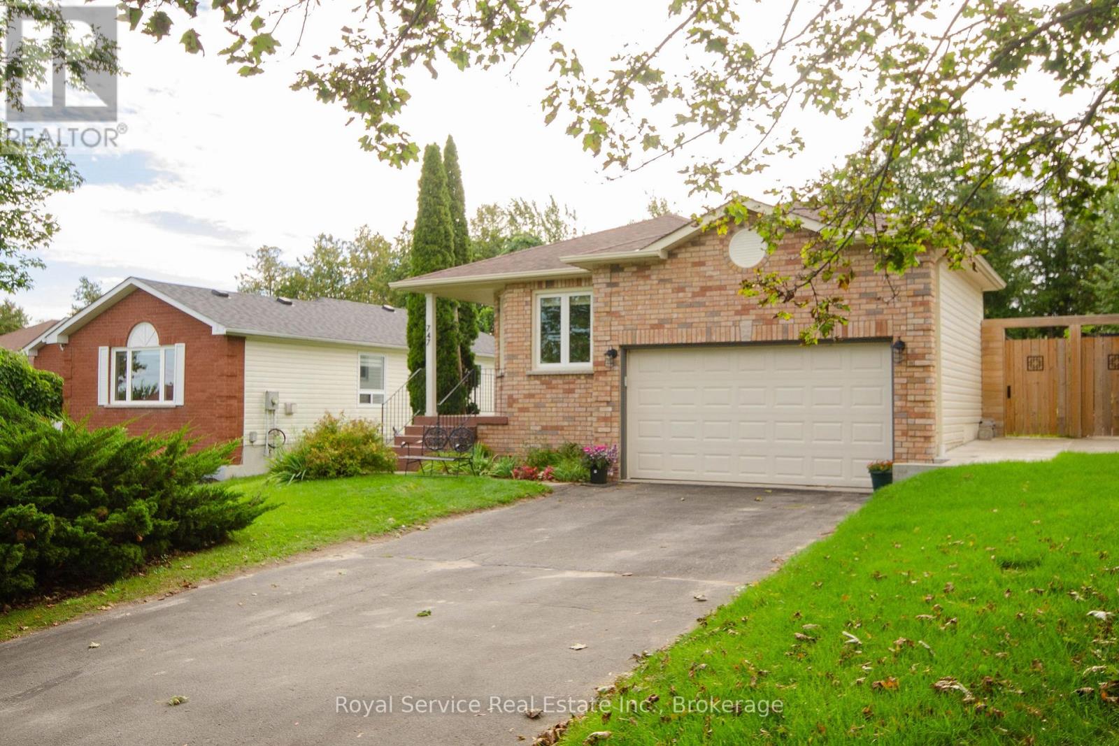 747 GREER CRESCENT - 4