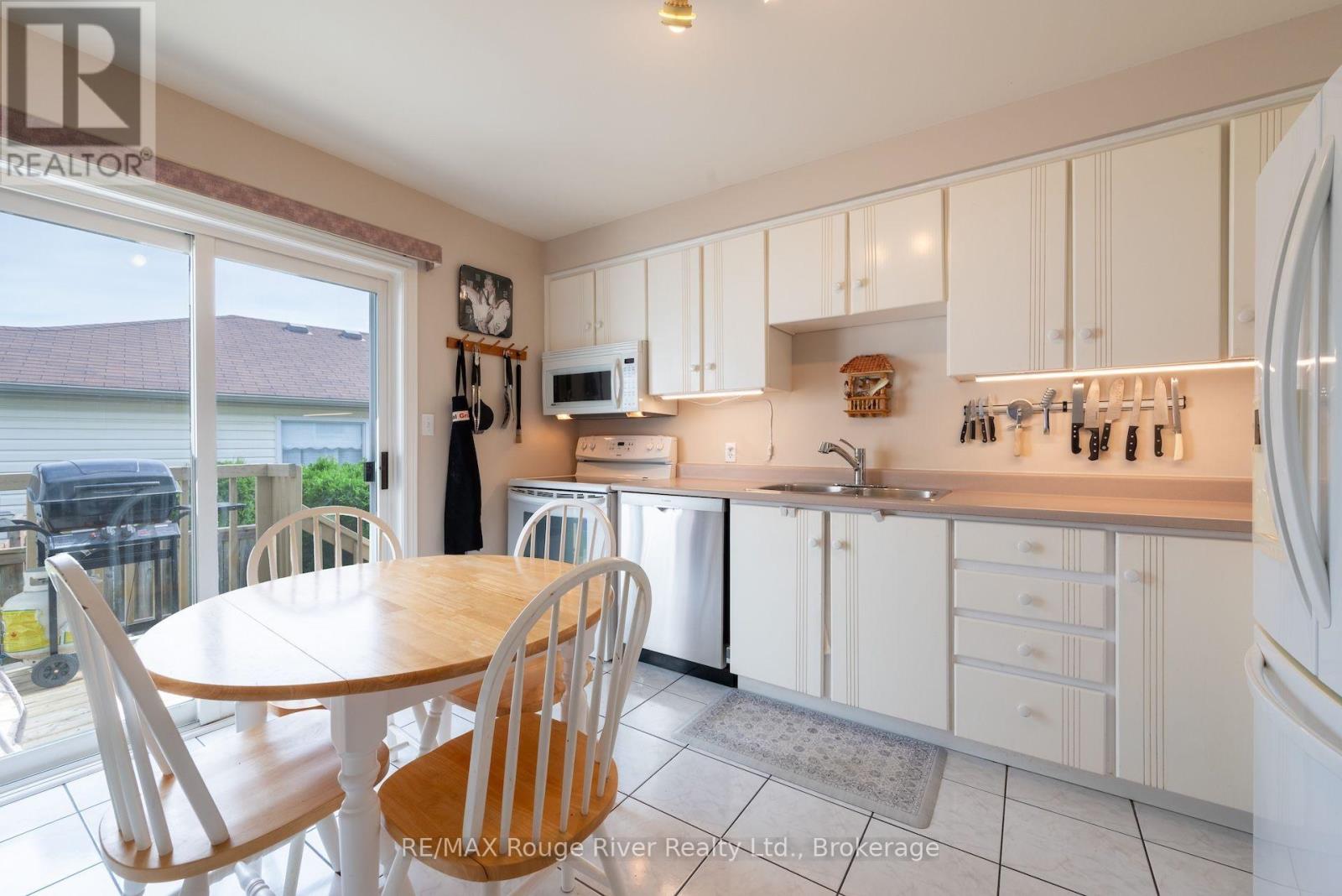 792 GREER CRESCENT - 11