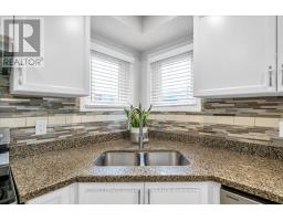 3 Griffen Place, Whitby, ON L1R2N5 Photo 11