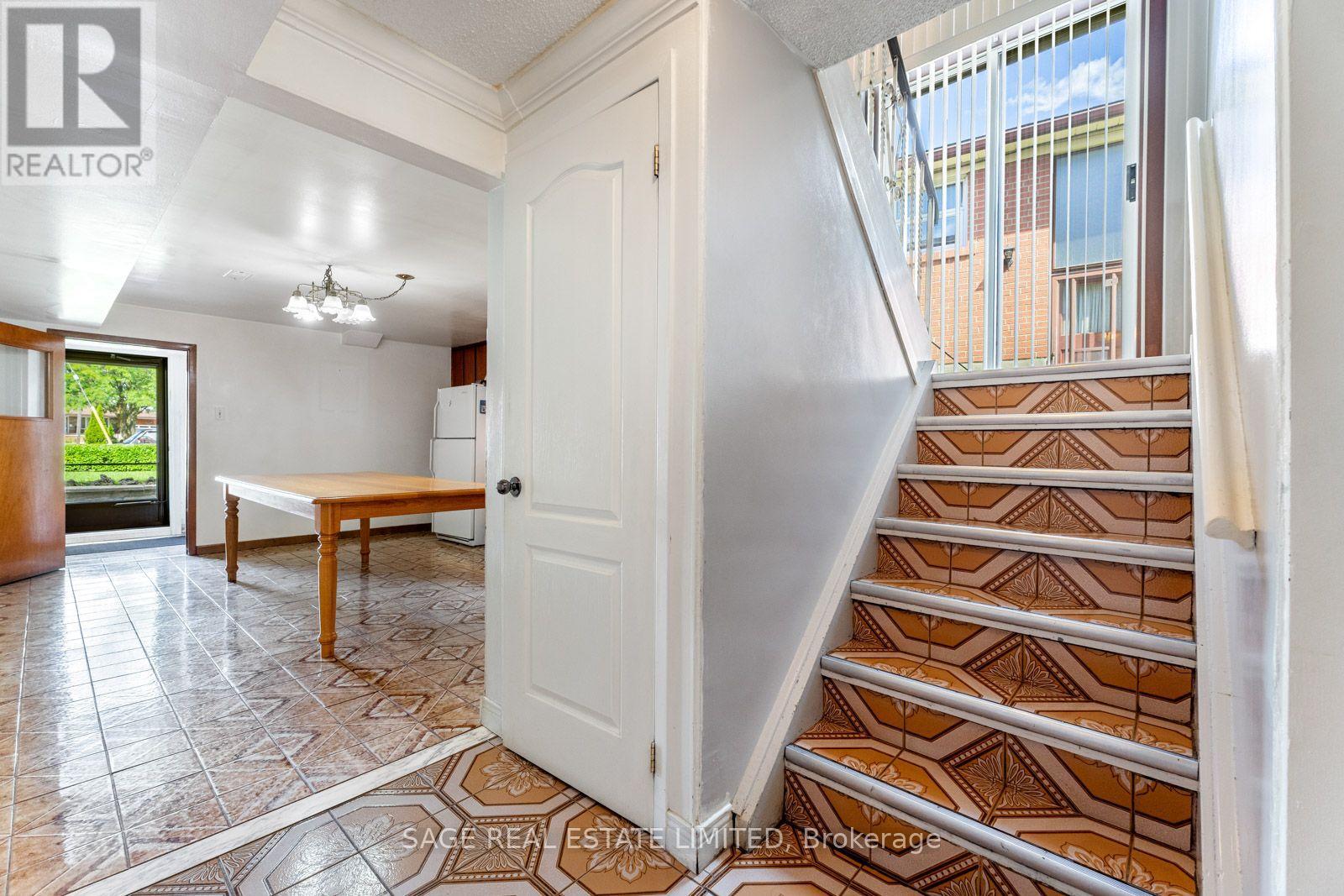 21 DEBBY COURT - 40