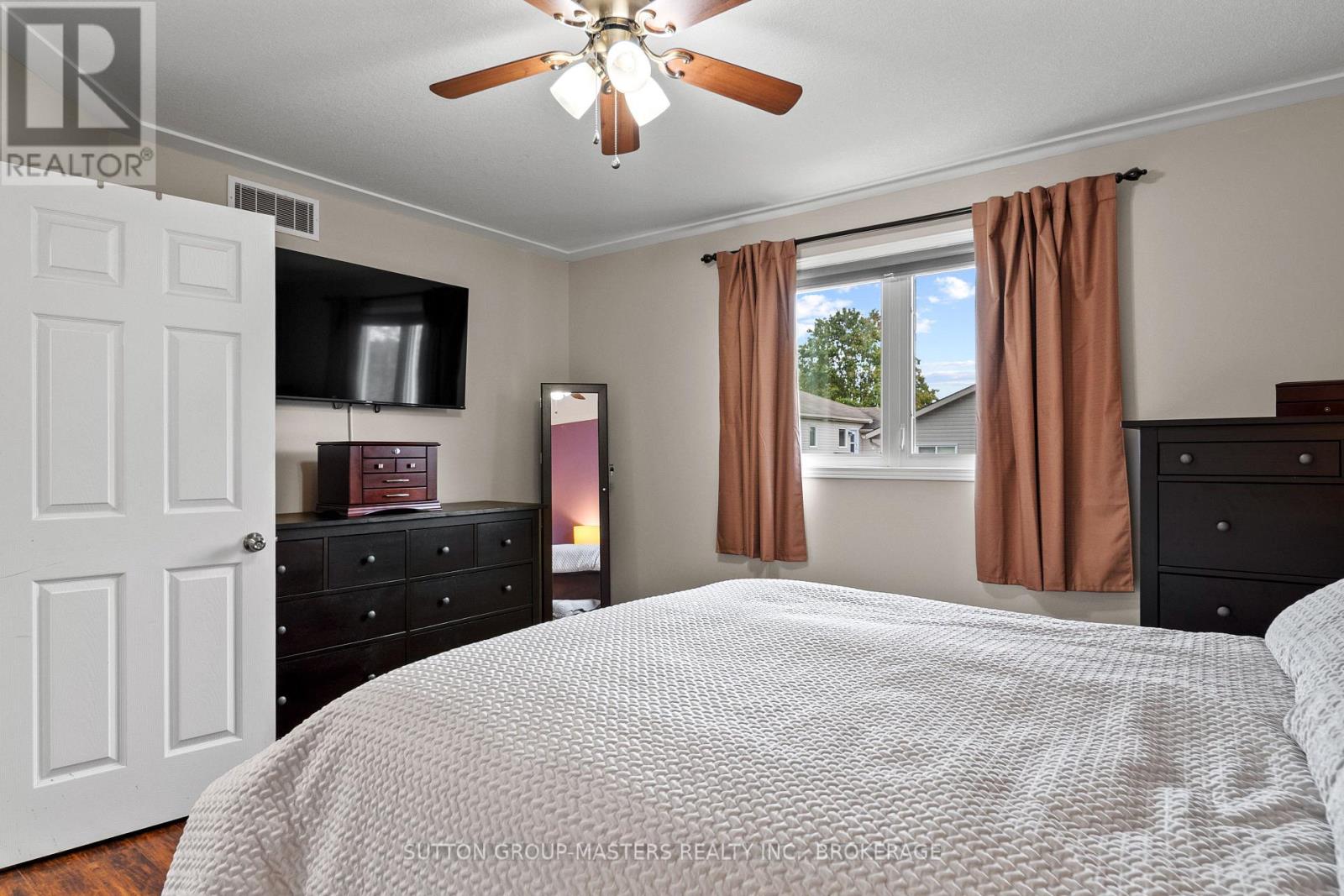 1460 ALBANY DRIVE - Image 12