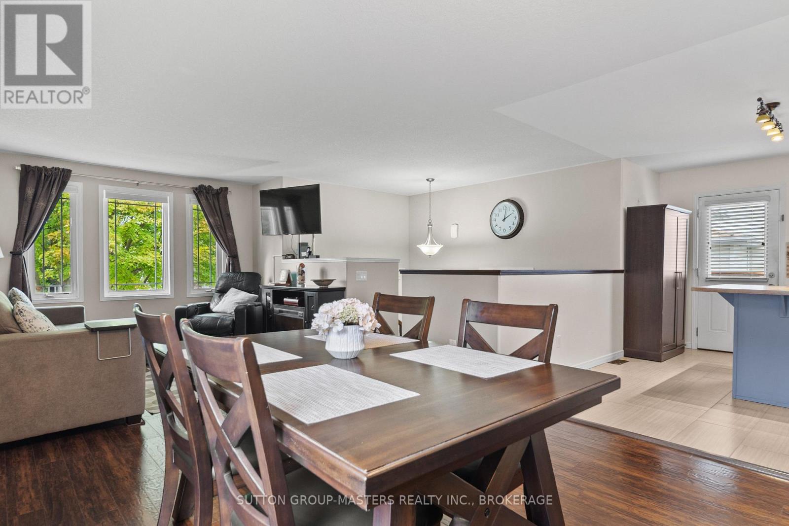 1460 ALBANY DRIVE - 8