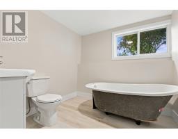 98 Rickenbacker Road thumbnail 18