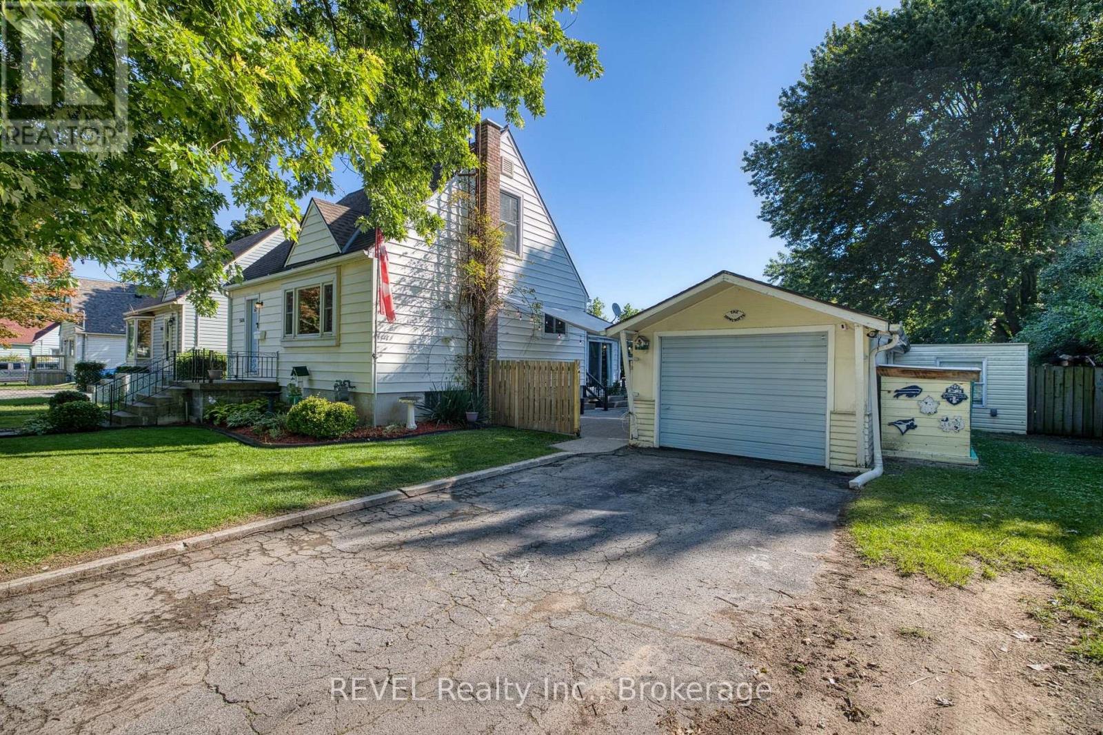 5608 GLAMIS CRESCENT - 7