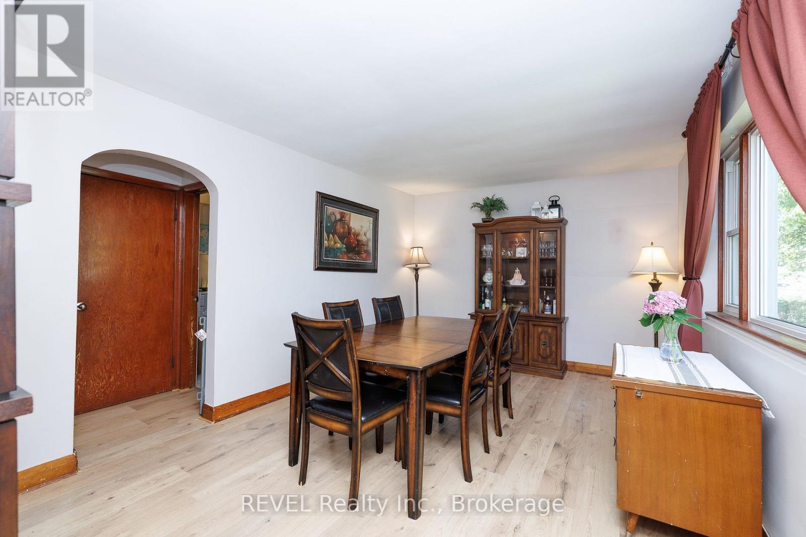 5608 GLAMIS CRESCENT - 8