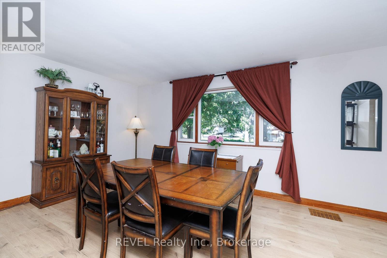 5608 GLAMIS CRESCENT - 9