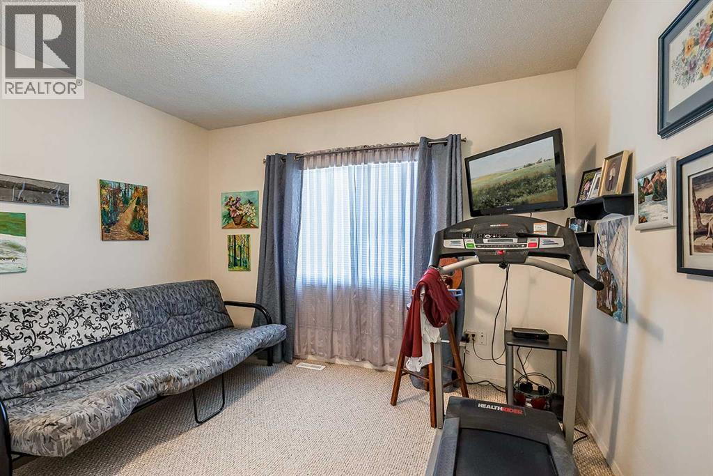 77 9 Street NE - 14