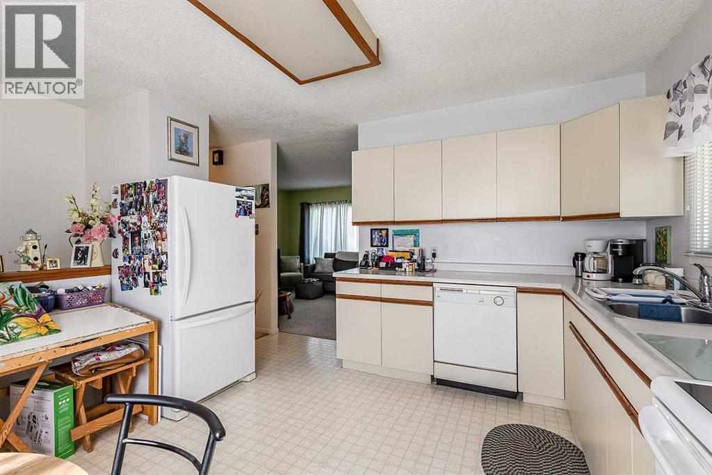 77 9 Street NE - 17