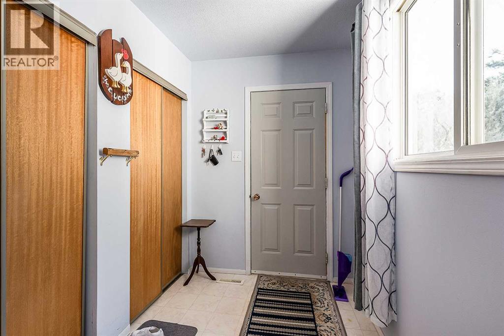 77 9 Street NE - 19