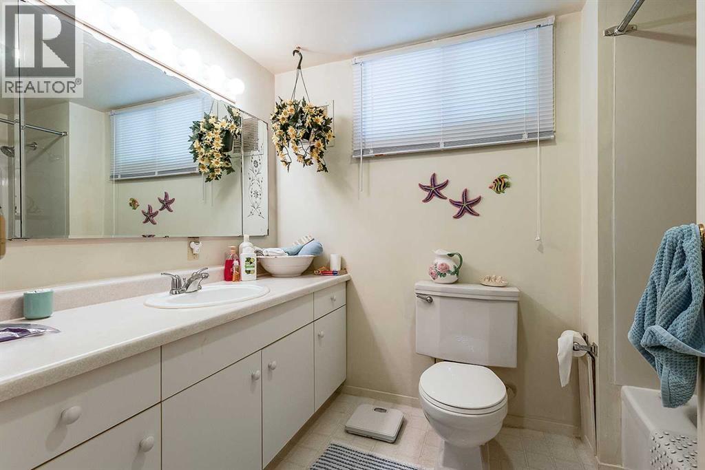 77 9 Street NE - 22