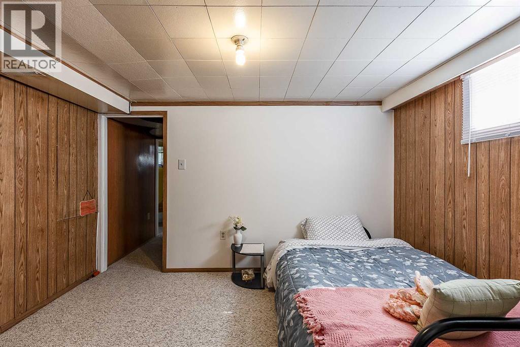 77 9 Street NE - 24