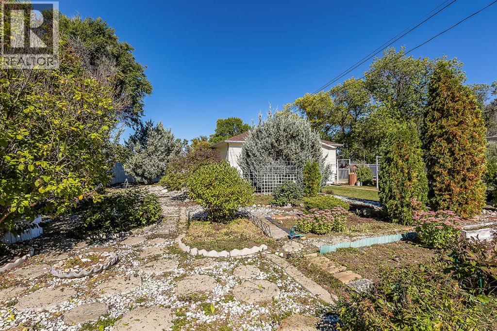 77 9 Street NE - 33